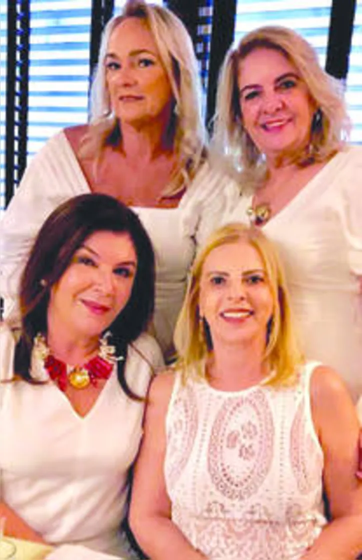 Em tempos de confra a granel, DILMA SARMENTO, RITA TENÓRIO, CERES VASCONCELOS e ANA SUELY aproveitam para colocar o papo em dia