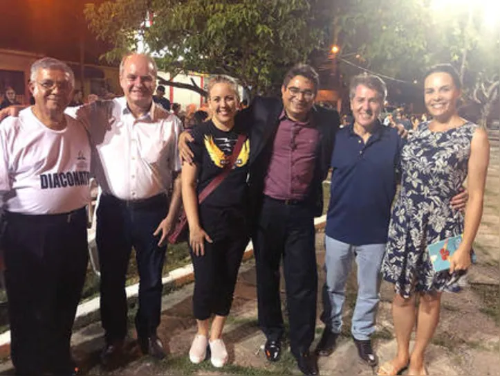 Apoiando o mutirão de Natal da IASD, o presidente da Comarhp, ALAN BALBINO, divide a cena com ZENIVALTER SILVA e parte de seu staff
