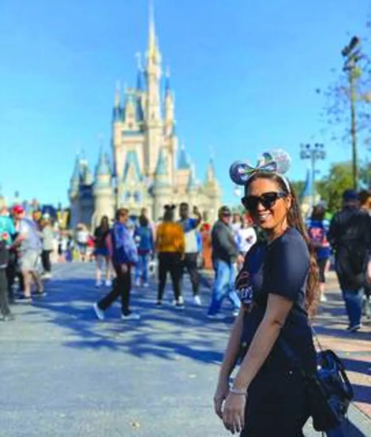 FERNANDA PAES já virou habitué do Magic Kingdom