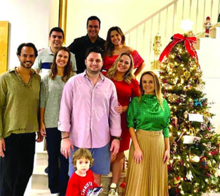 SAMUEL LUCENA+MONIQUE CASADO reuniram os amigos em Coral Gables em ritmo de jingle bells