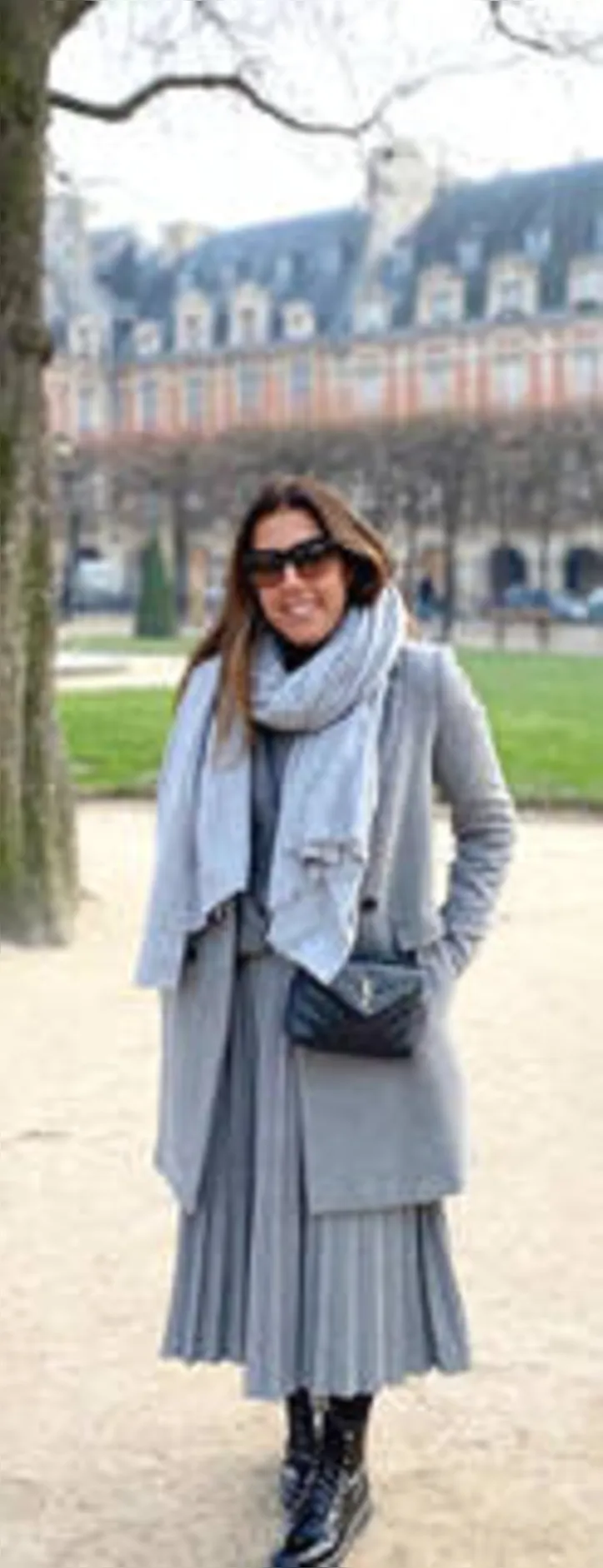 PONTE AÉREA - FRANCE: Enquanto LAURINHA AMARAL destila bom gosto na Place des Vosges, em Paris