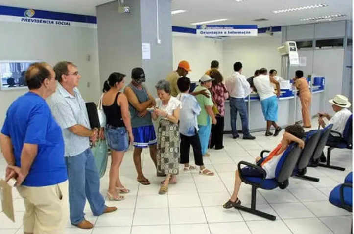 A demora em uma resposta prejudica, por exemplo, idosos à espera da aposentadoria