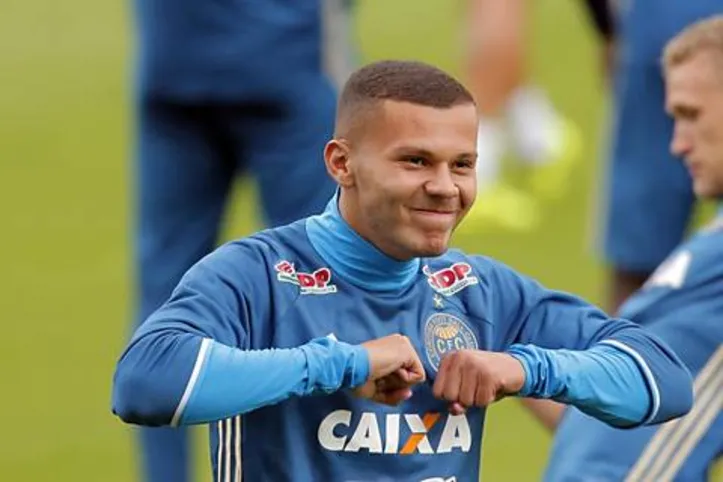 Zagueiro Thalisson Kelven, de 21 anos, é o jogador mais novo do plantel do CRB para a temporada que já bate à porta