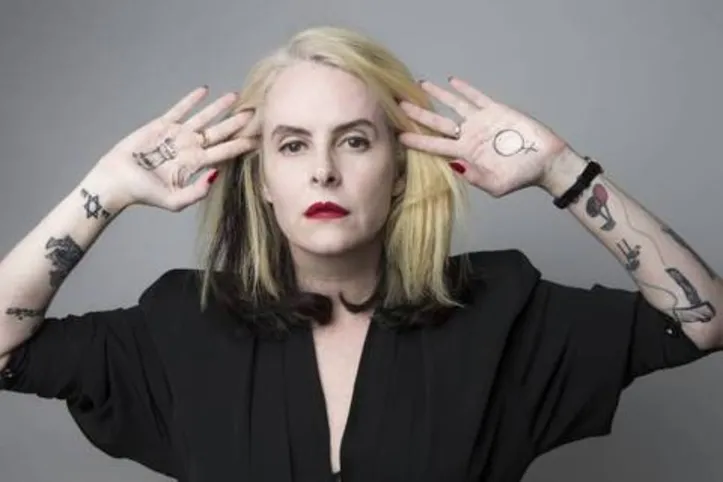 Livro escrito na adolescência da artista evoca um “pós-feminismo” idealizado por Fernanda