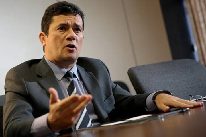 Em 2016, Moro foi criticado por divulgar gravações de conversas relacionadas a Lula