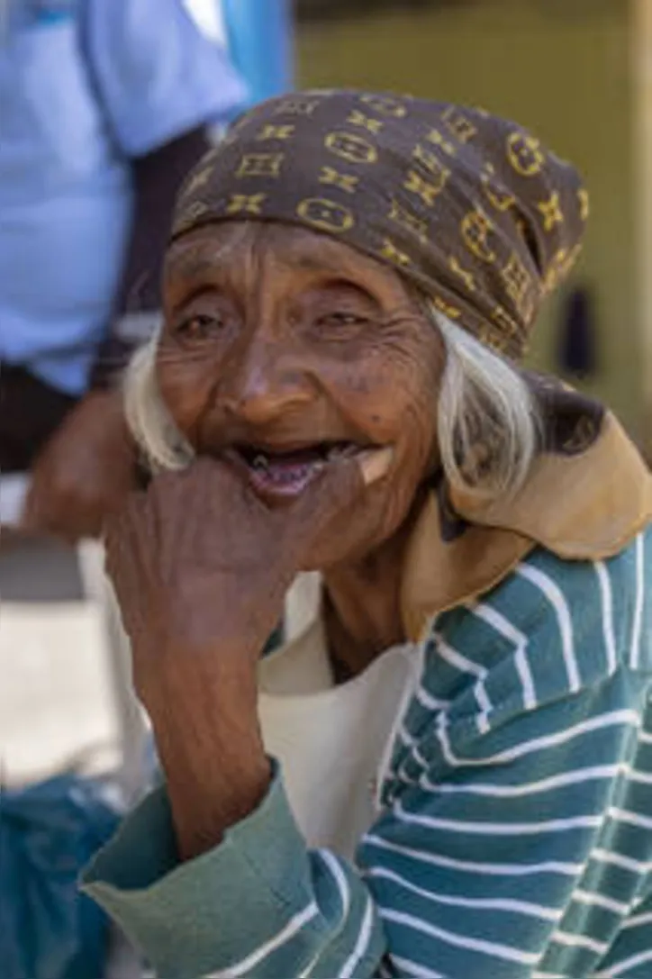 Sr. Joaquina, é personagem marcante da feira de rua na cidade de Água Branca, sertão de Alagoas.