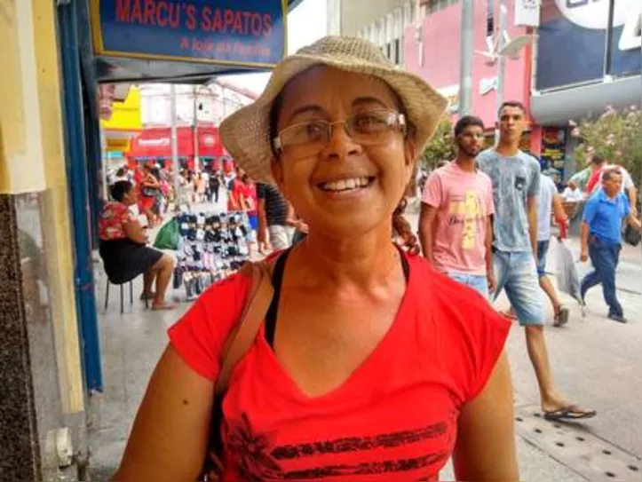 Vendedora ambulante, dona Nerilza espera que pessoas sejam mais compreensivas