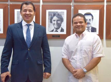 O diretor-executivo da Organização Arnon de Mello, LUIS AMORIM. em visita de cortesia ao governador interino do Estado de Alagoas, MARCELO VICTOR, na última quinta-feira.