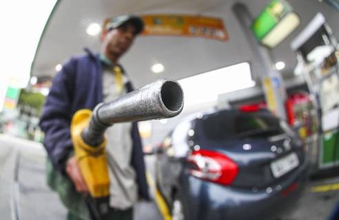 Gasolina comercializada em Maceió encerrou 2019 como a segunda mais cara da região