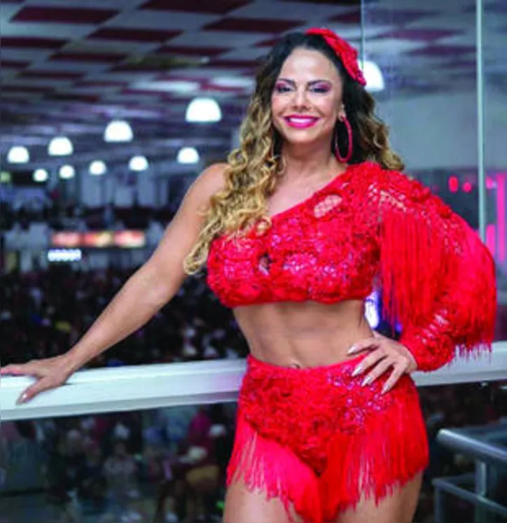 Sandra Cavalcante coleciona mais uma musa do carnaval envelopada por suas criações: VIVIANE ARAUJO