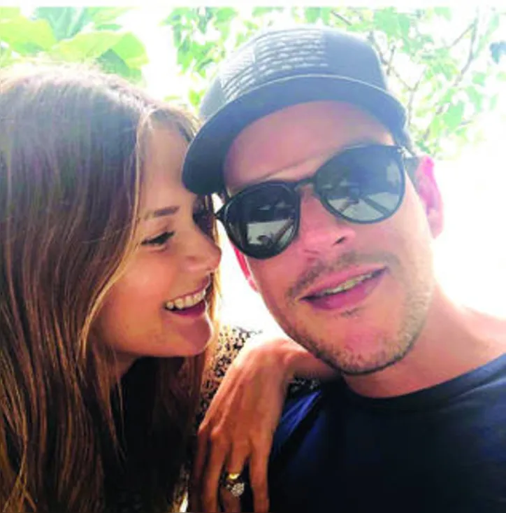 Já a supermodel FLÁVIA OLIVEIRA trocou as passarelas internacionais pela vida tranquila ao lado do husband RODRIGO LEITE