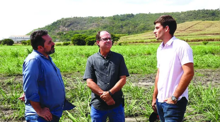 Ao lado do jornalista Edivaldo Junior, os fornecedores Ricardo Paiva e Henrique Acioly afirmam que troca de conhecimento ajuda a fortalecer o setor