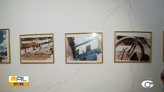 Exposição mescla poesia e crítica ao exibir fotografias sobre rachaduras em bairros de Maceió