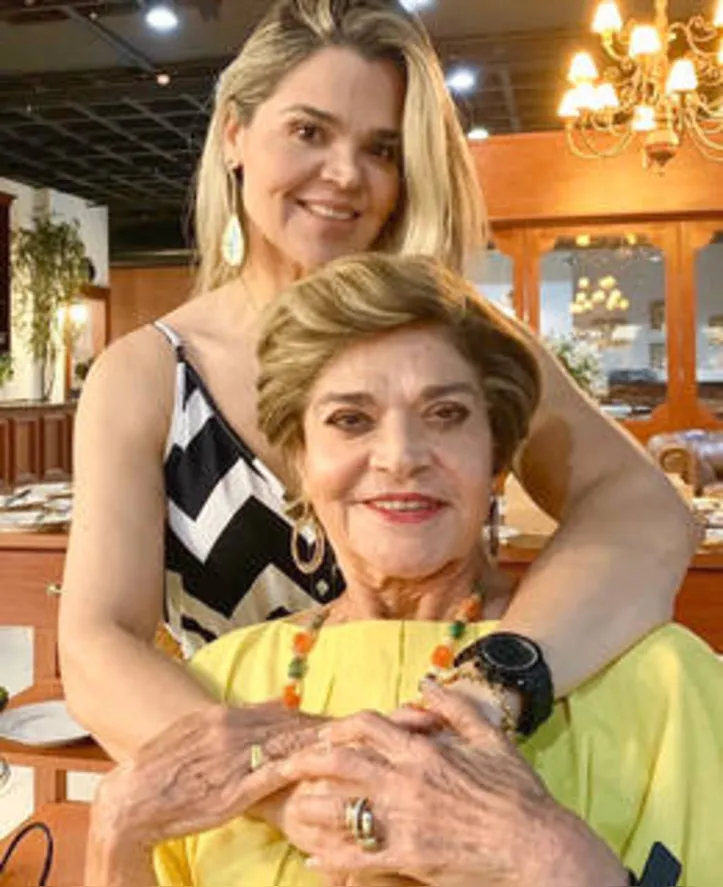 ROSINETE CABRAL ganhou carinho extra da filha ROSA CARLA pela passagem de seu b-day