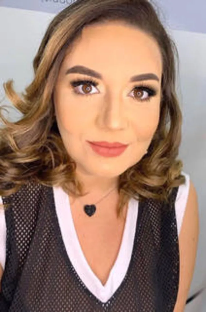 A atriz CLAUDIA HELENA discorre sobre Estratégias cênicas e teatrais para ter um bom desempenho em frente às câmeras num dos 07 módulos do curso “Marketing de Influência” by Carlinhos Maia