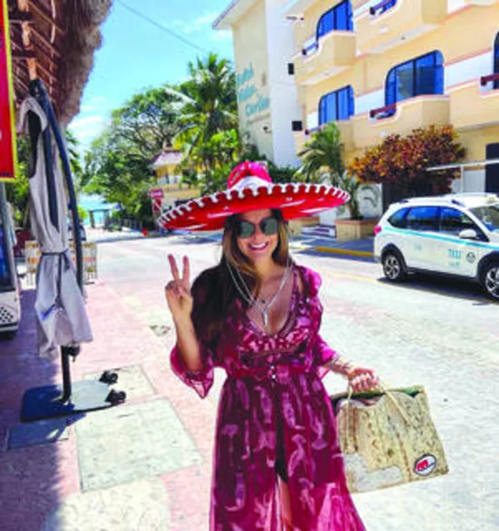 Momento lúdico de CARLINHA SIMÕES em Playa Del Carmen, na Riviera Maya