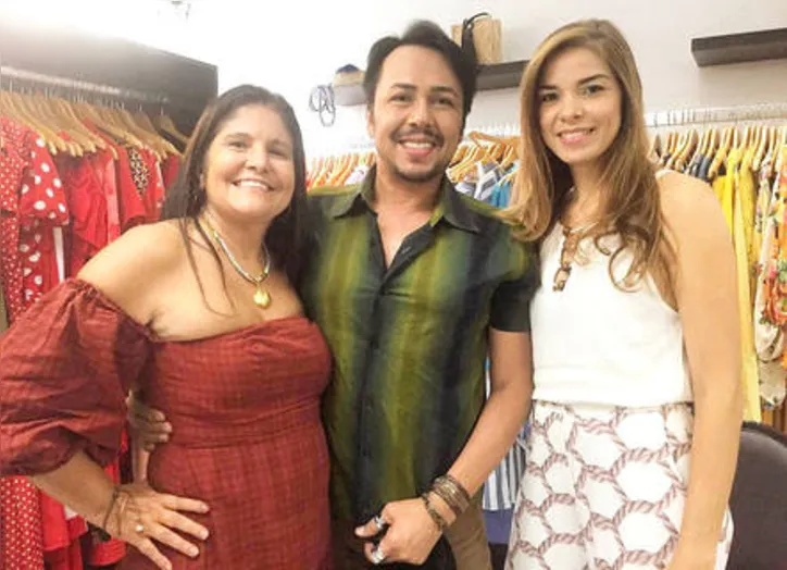 NILCE YOST recebeu bacanas do calibre de ANDRÉ FON e VIVI BARBOSA para cocktail de virada de coleção