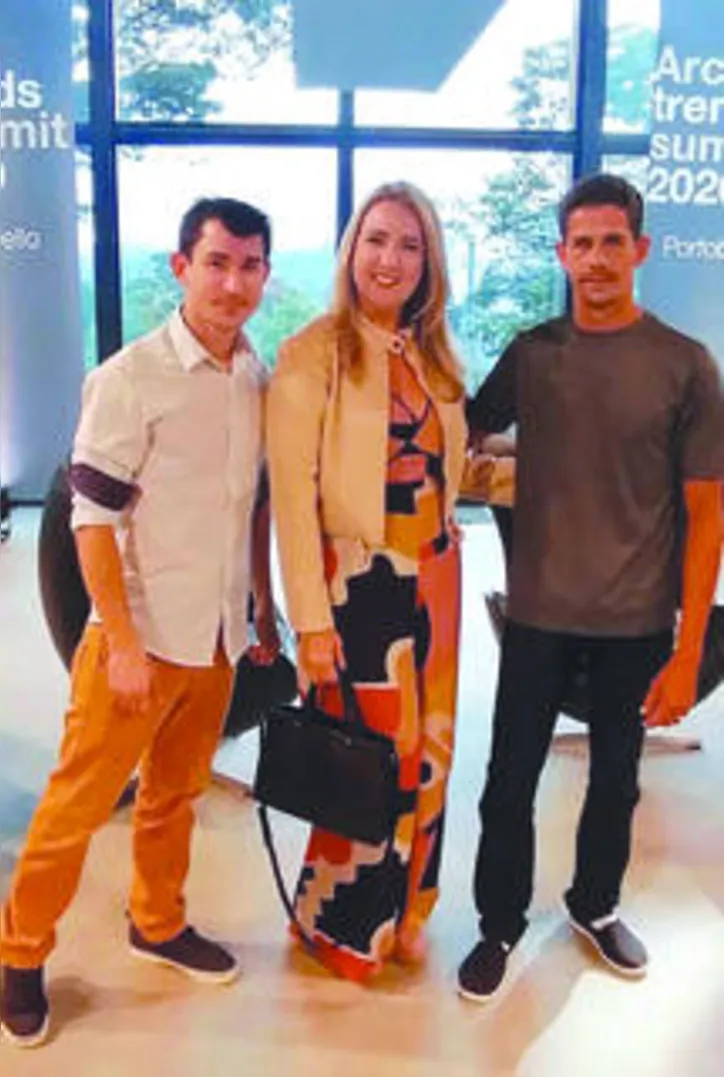 FERNANDA COELHO prestigiando os designers AMBRÓSIO+ITAMACIO ALEXANDRE na apresentação de cobogó made in Alagoas