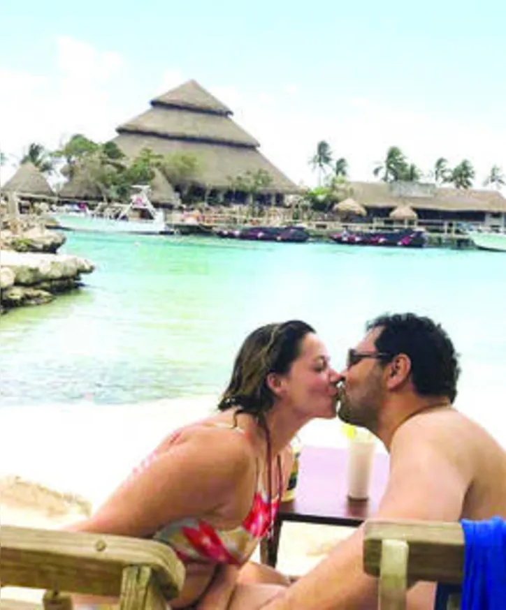 MÉXICO | Com o husband na moldura, a cirurgiã plástica EMMANUELLA OLIVEIRA curte Cancún - depois de virar alvo de matéria no Discovery
