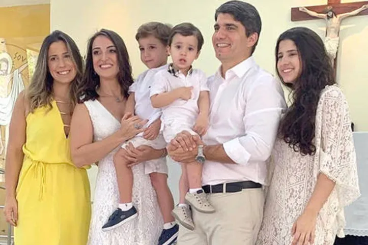 Em momento in family, FRED SAMPAIO brinda os pequenos herdeiros
