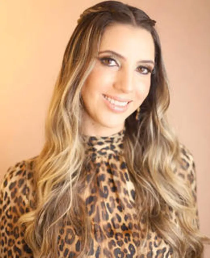 Mesmo operando em home office, a arquiteta CAMILA OITICICA não descuida do visual - dando um up nos domínios do Fios