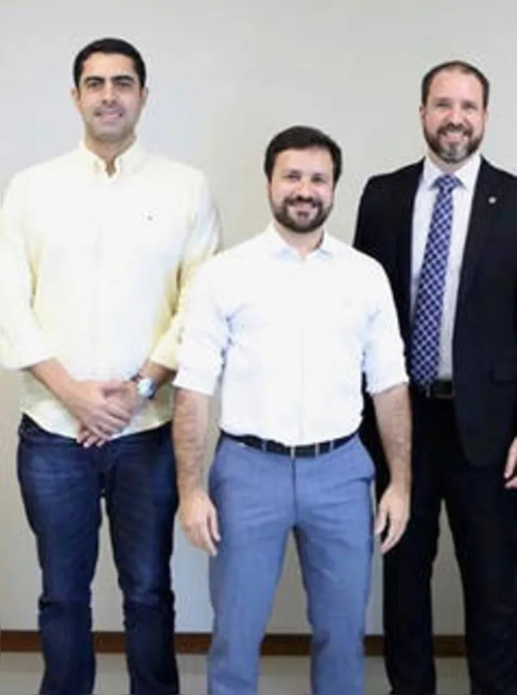 O presidente da OAB local, NIVALDO BARBOSA armou meeting com o secretário geral da instituição, LEONARDO MORAES, e com o diretor de saúde, JULIANO PESSOA, num gabinete de crise em torno da covid-19