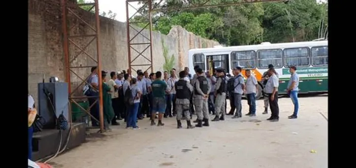 Imagem ilustrativa da imagem SINDICATO FECHA VELEIRO EM RIO LARGO CONTRA ATRASO SALARIAL