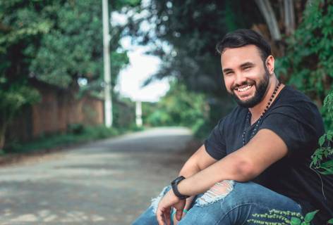Produtor alagoano, Lucas Neves diz que artistas contam com a compreensão  do público "para continuar respirando"