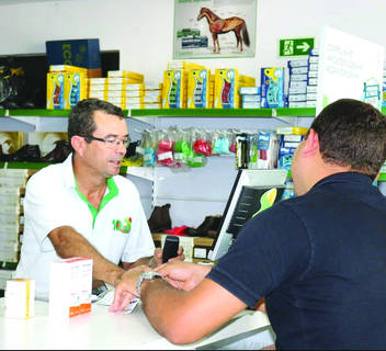 Lojas reabrem com adoção de critérios sanitários de combate a Covid para atender a demanda do setor agropecuário