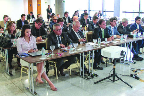 Reunião em Brasília contou com a presença de representantes de entidades do setor da construção