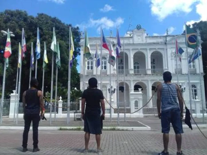 Em abril, protesto questionou caráter emergencial do Dendi Casa Tem Cultura