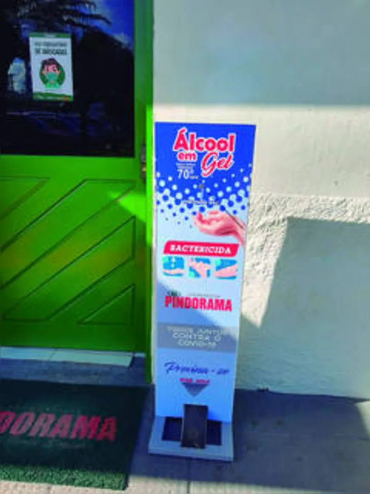 Cooperativa, que já realizava uma série de ações preventivas, instalou agora totens com álcool em gel e medidores de temperatura