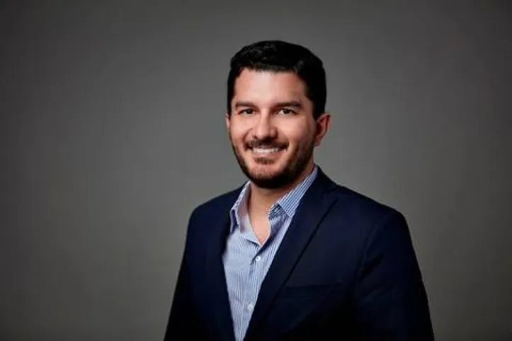 FABIANO SAID, gerente de Marketing do Maceió Shopping, informando sobre a campanha solidária que será realizada nesta sexta-feira 1º de maio no estacionamento do shopping, no sistema drive thru, onde as pessoas não precisarão sair do carro para entregar doações de alimentos não perecíveis e material de limpeza

