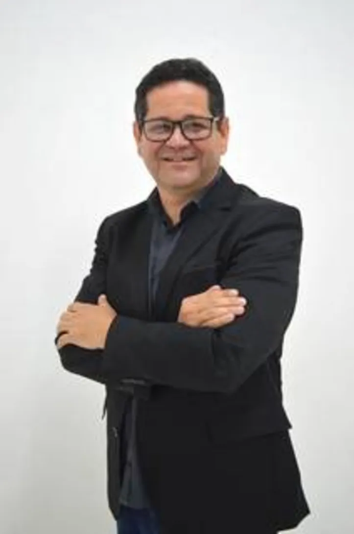 AVELINO BALBINO, reitor da UNINASSAU Maceió, participa nesta quarta-feira, às 19h, de bate-papo on-line com o tema “Megatendências 2030 e o potencial de impacto na vida e nos negócios”, com a participação do sócio-fundador da Flexus Consultoria em Negócios, Adalmir Sampaio Gomes, e o consultor empresarial Dorgival Soares.