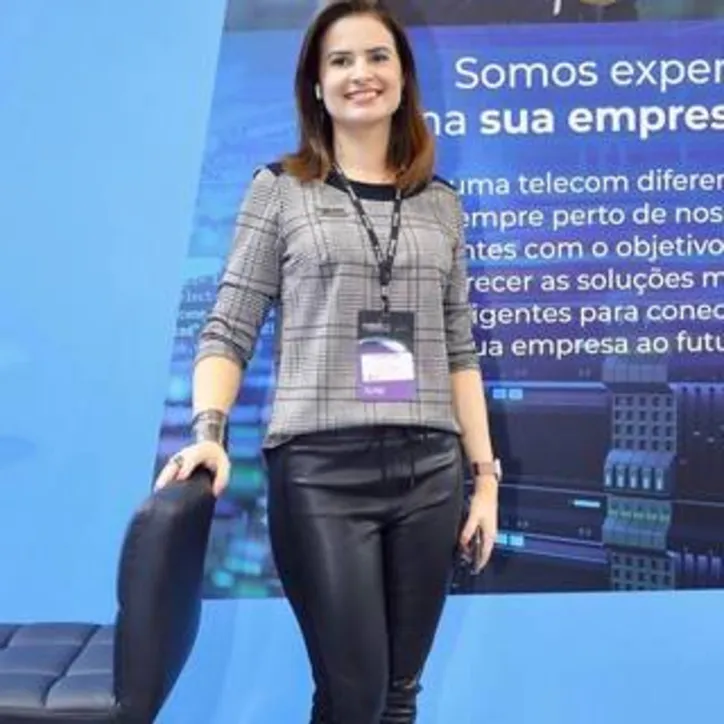 SILVIA CUNHA, gerente de Marketing da Aloo Telecom e uma das profissionais mais conceituadas na área em Alagoas, recebe reconhecimento pelo importante trabalho desempenhado na empresa

