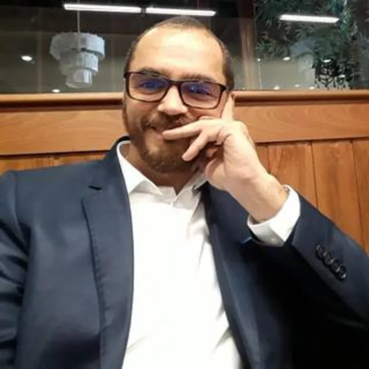 ADALBERTO DE SOUZA, gerente Adjunto de Marketing e Comunicação do Sebrae Alagoas, recebe os cumprimentos nesta quinta-feira pela passagem do seu aniversário