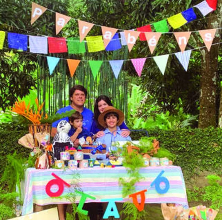 Na fazenda da família, ARTHUR GÓES+ALICE VASCONCELOS celebraram os 09 anos do sobrinho, OLAVINHO