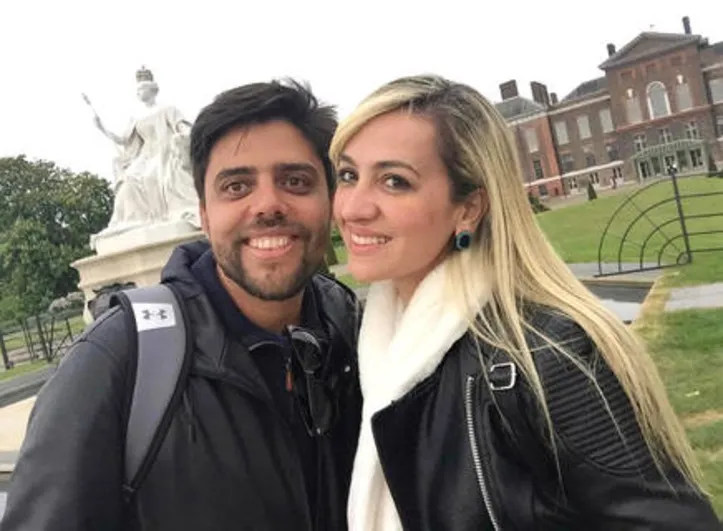 BODAS DE PORCELANA: No melhor estilo ‘túnel do tempo’, GUSTAVO+RENATA CASTRO brindam hoje 20 anos de casados - relembrando a cerimônia marcante, com décor de Eva Amaral e menu do Favo de Mel
