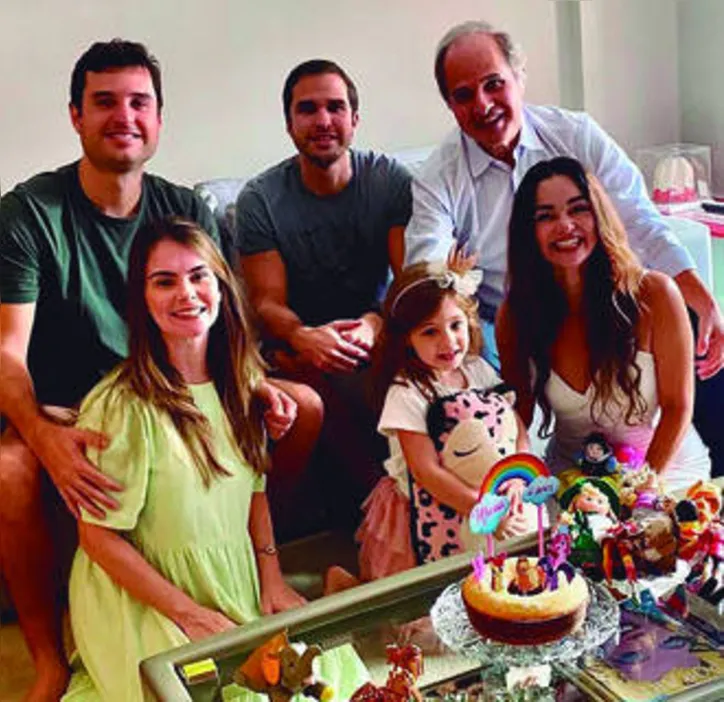 DALMINHO PEIXOTO reuniu a família para comemorar o bday da netinha, MARIA