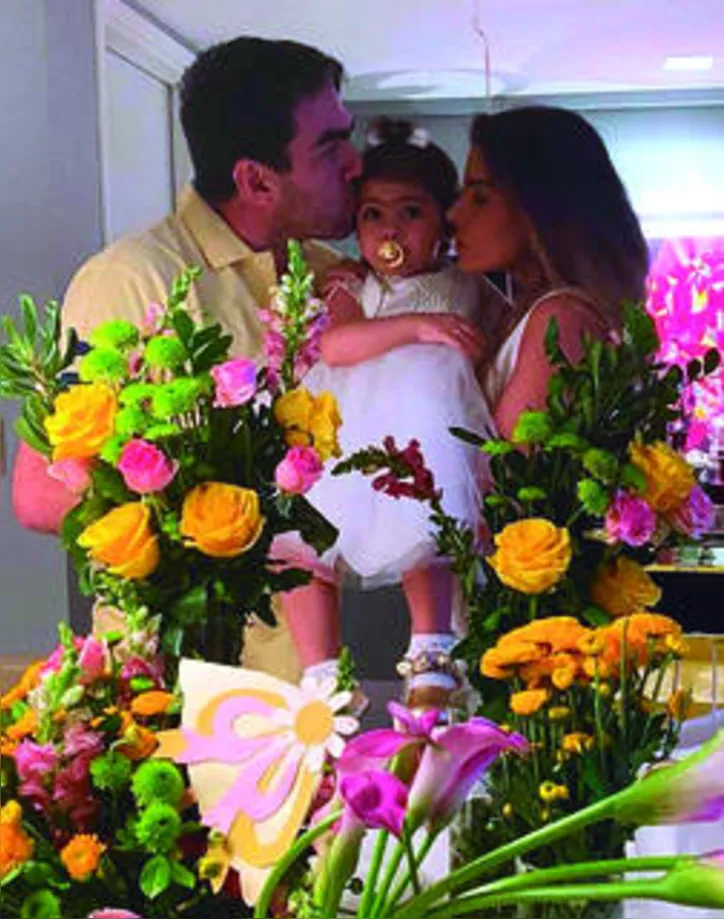TARSO+RACHEL SARMENTO apagaram as velinhas de 02 aninhos da linda BETTINA
