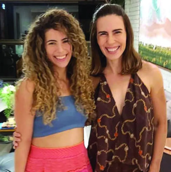 A dermato BIBIANA GUIMARÃES ganhou de presente a formatura em medicina da filha, Gabi