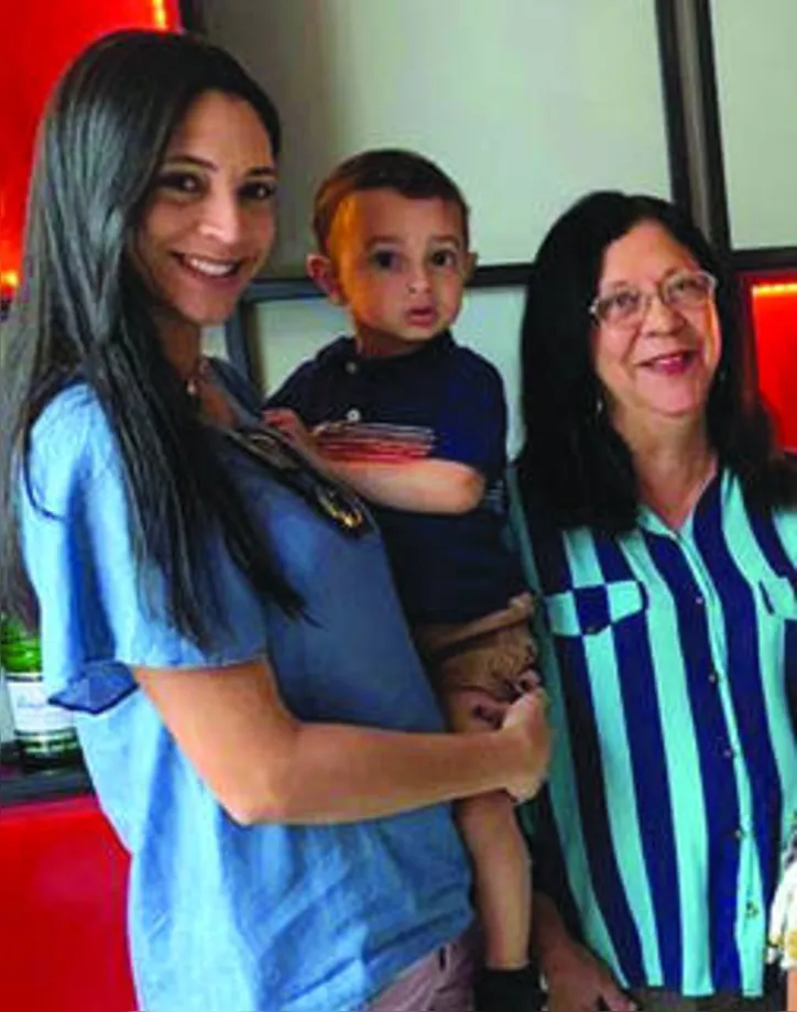 Arquiteta+empresária, AMANDA VILELA brinda a data com a mãe, Vera Lúcia Borges e o fofíssimo herdeiro, Antônio Malta