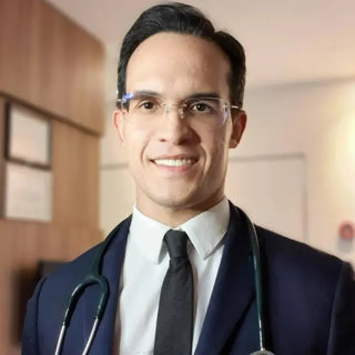 O médico SÉRGIO FRANCISCO JR brinda os 06 anos do (renomado!) serviço de cardiologia complexa criado fora da capital alagoana