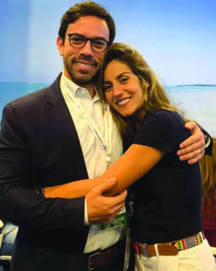 Recebendo abraço (virtual) da hermana Adriana, MILTINHO VASCONCELOS fez idade nova