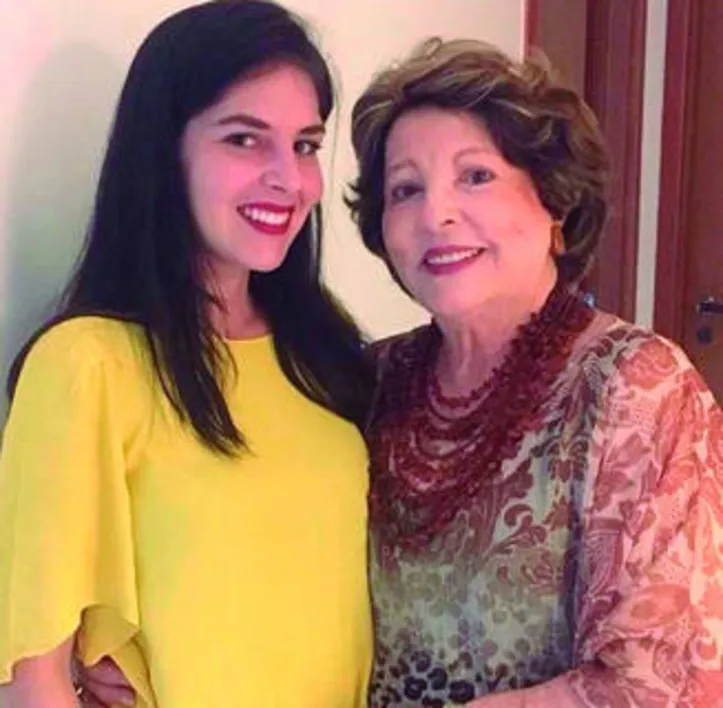 E quem puxou o coro de parabéns da belle CAROL foi vovó VERA LERNER