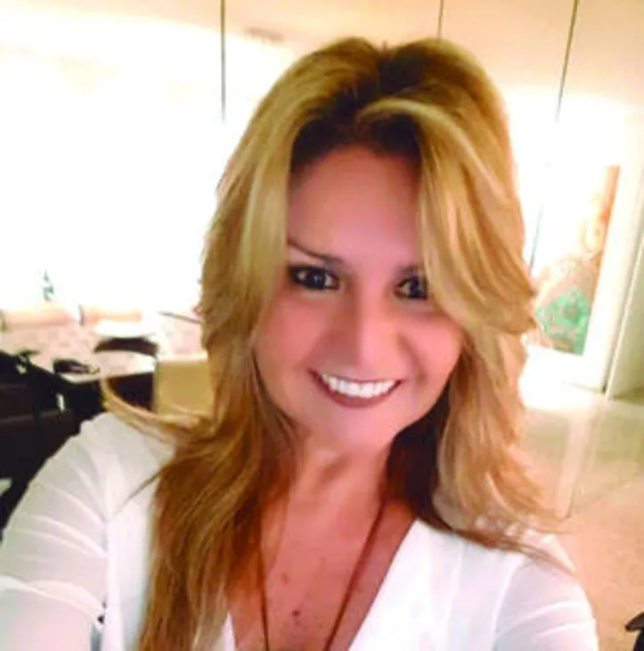Com o ‘ipi-ipi-urra’ puxado pelo husband e a filha, LILI MARTINS BARBOSA é uma das aniversariantes mais festejadas de hoje