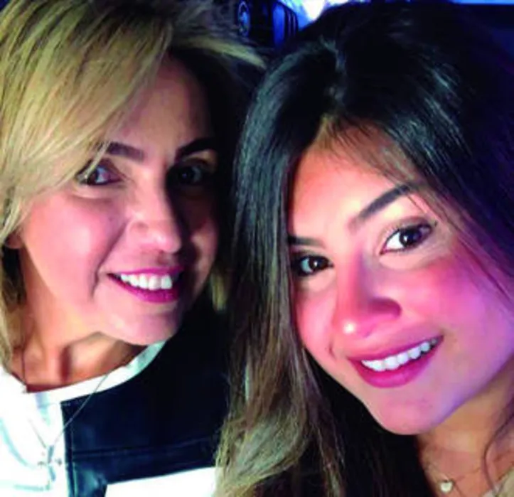 Com carinho extra de mommy LUCIANA MACAMBIRA, la belle LUIZA BENGO chegou aos 18 anos 