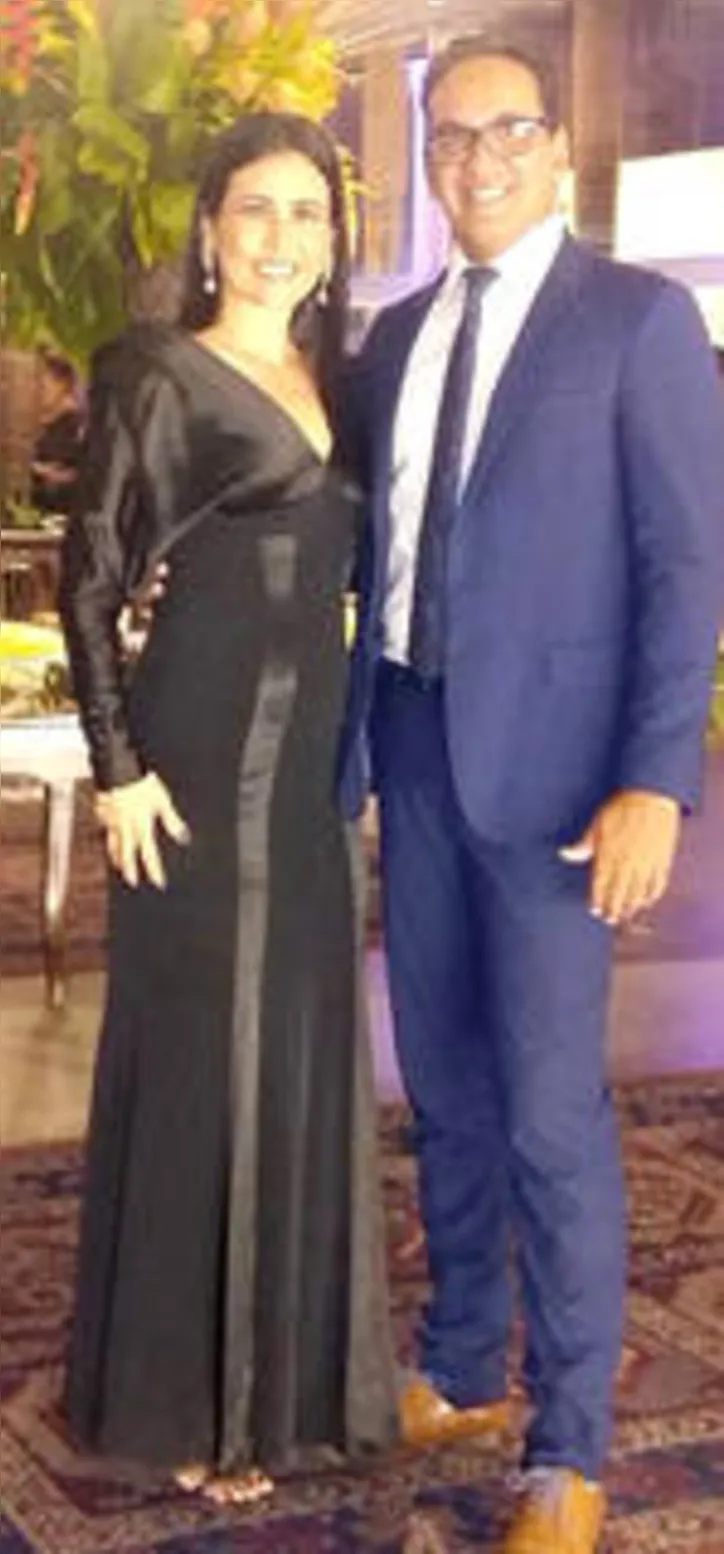 Na moldura com a eterna model Luciana Fon, o estilista MARCUS TELLES já desfilou o filé alagoano até na Milão Fashion Week
