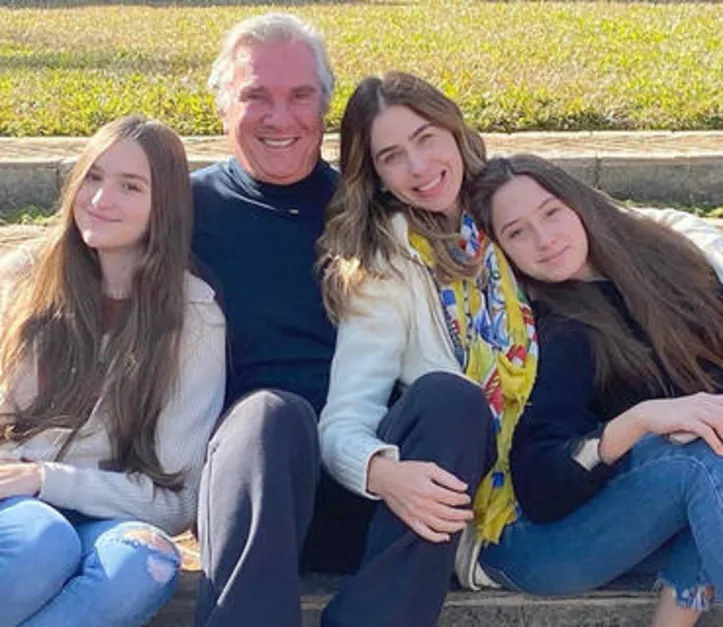 Na moldura in family, FERNANDO COLLOR foi destaque recente em interview na CNN. O senador também tem chamado muita atenção no Twitter - onde tem interagido de forma leve e bem humorada com mais de 67K de seguidores