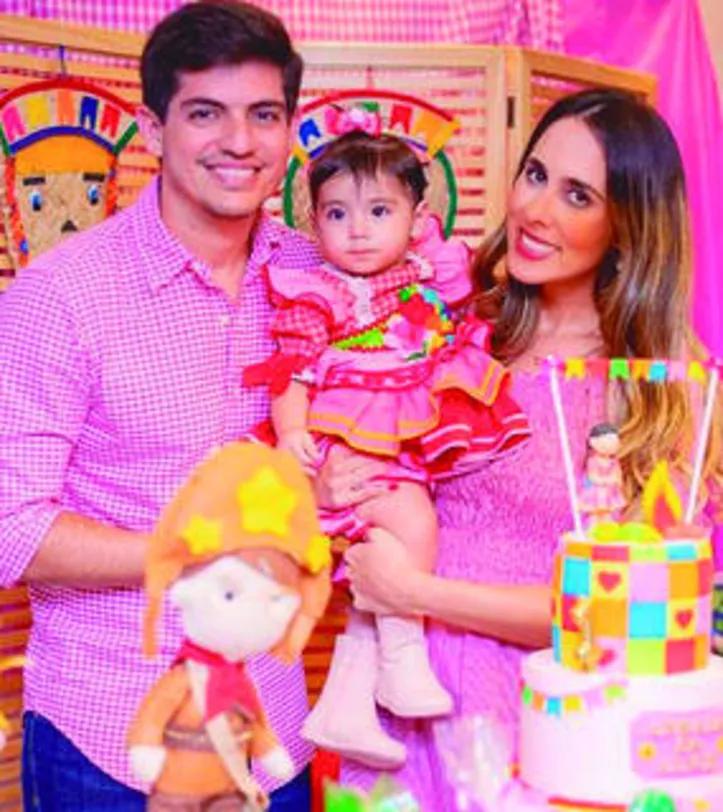 Ramon+Sara Falcão brindaram o primeiro aninho da baby ALICE - sem grandes comemorações